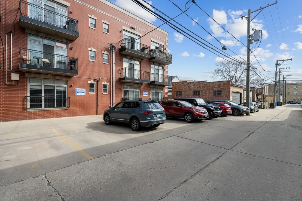 4755 North Kilbourn Avenue Chicago IL 60630