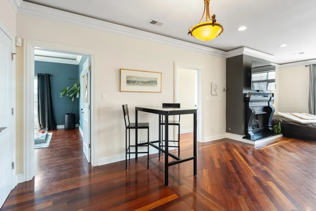 4755 North Kilbourn Avenue Chicago IL 60630