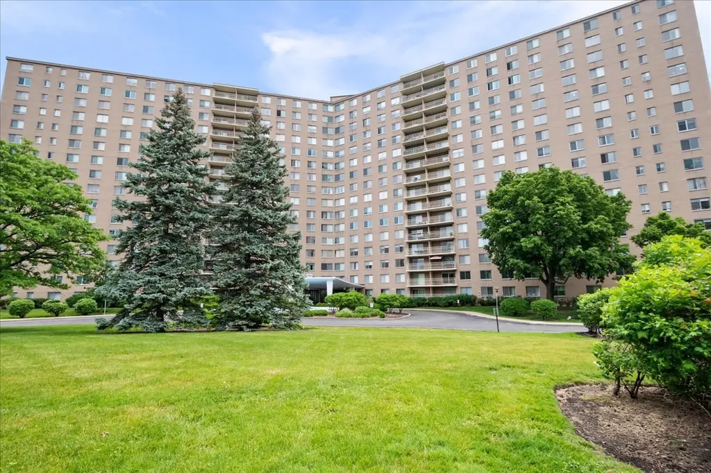 7061 North Kedzie Avenue Chicago IL 60645