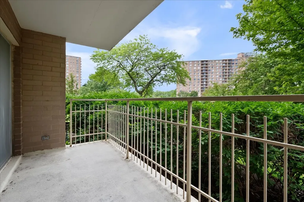 7061 North Kedzie Avenue Chicago IL 60645