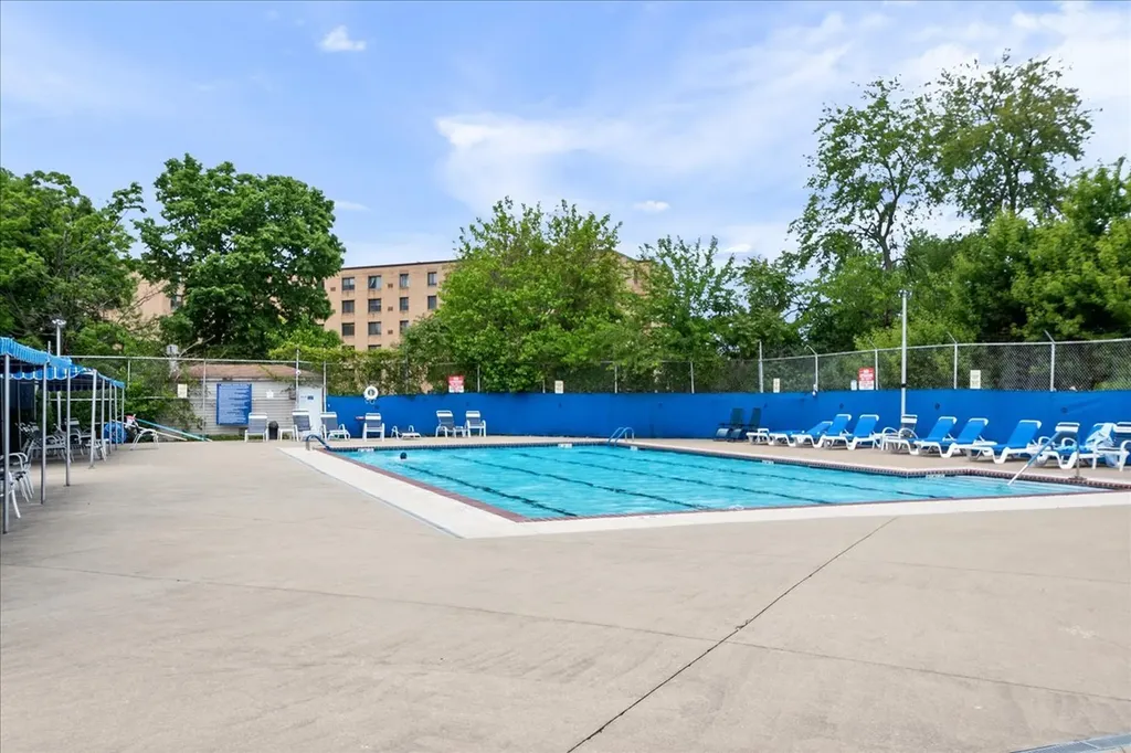 7061 North Kedzie Avenue Chicago IL 60645