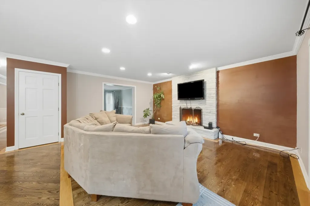 743 Dunham Lane Bolingbrook IL 60440