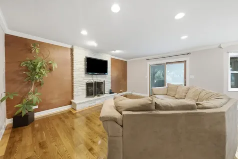 743 Dunham Lane Bolingbrook IL 60440