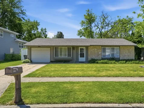 1151 Leawood Drive Elgin IL 60120