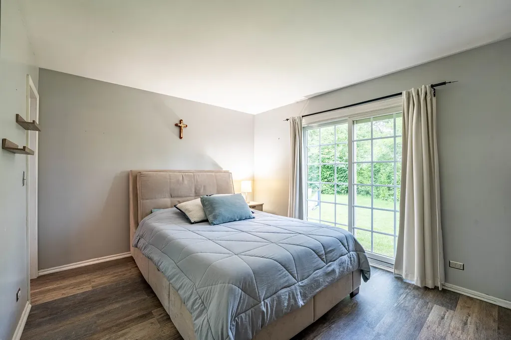 2S677 Wembly Drive Warrenville IL 60555