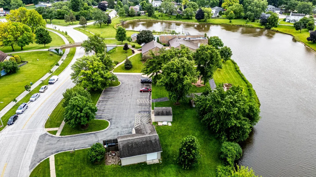 2S677 Wembly Drive Warrenville IL 60555