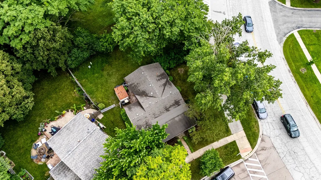 2S677 Wembly Drive Warrenville IL 60555