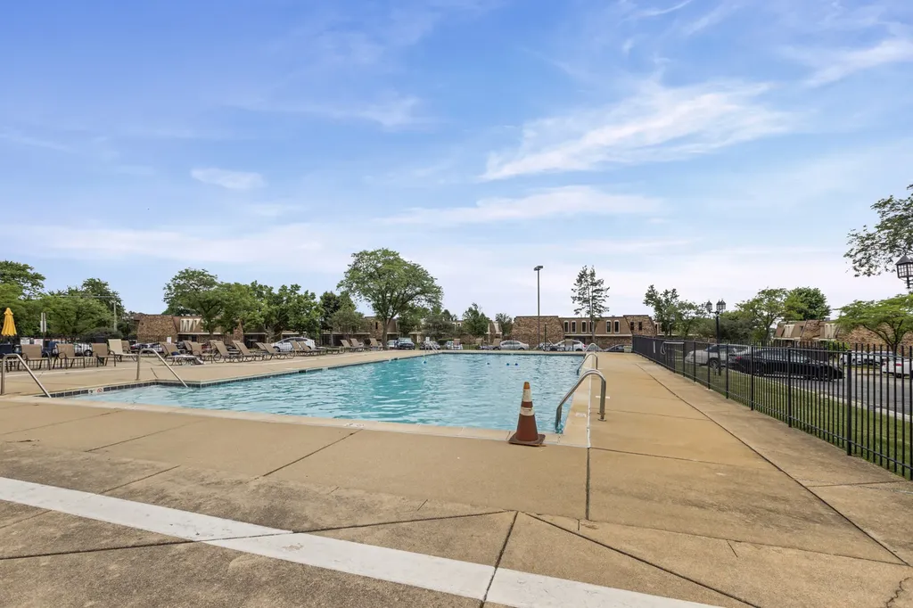 2216 Country Club Drive Woodridge IL 60517