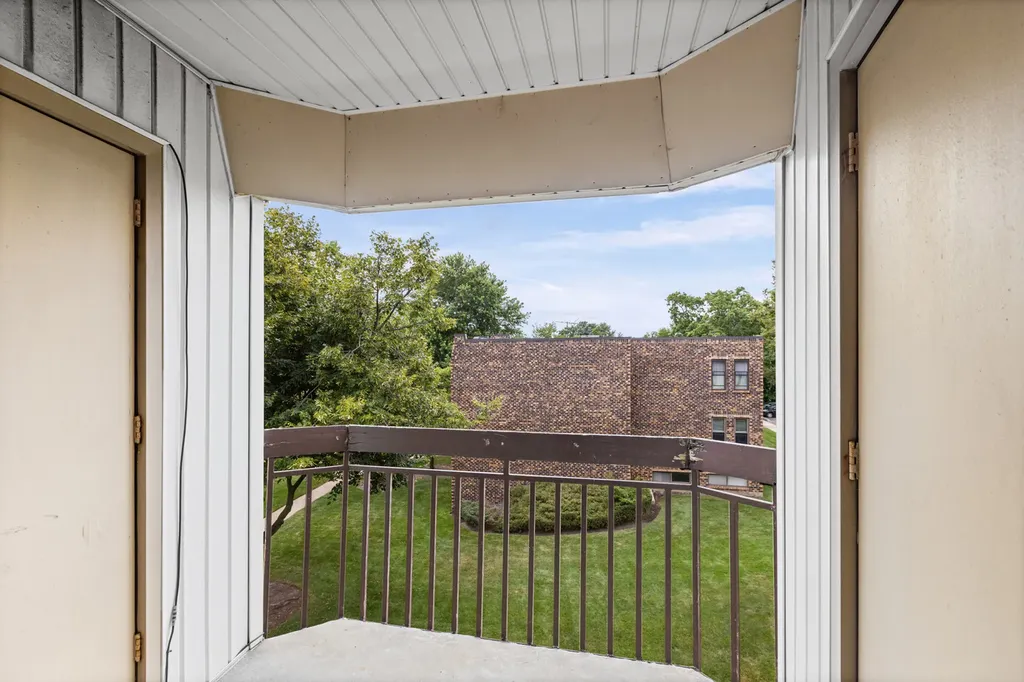 2216 Country Club Drive Woodridge IL 60517