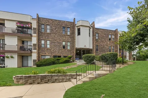 2216 Country Club Drive Woodridge IL 60517