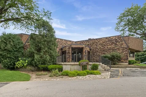 2216 Country Club Drive Woodridge IL 60517
