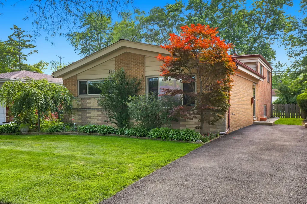 613 Leamington Avenue Wilmette IL 60091