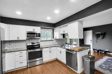 636 Sanders Court Gurnee IL 60031
