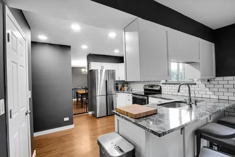636 Sanders Court Gurnee IL 60031