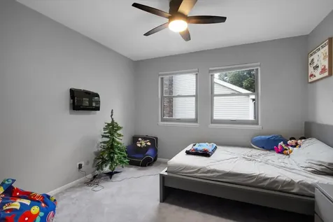 636 Sanders Court Gurnee IL 60031