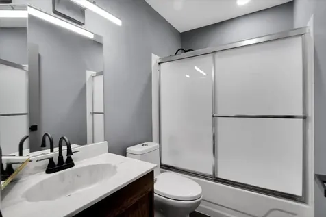 636 Sanders Court Gurnee IL 60031