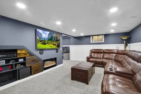 636 Sanders Court Gurnee IL 60031