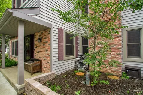 636 Sanders Court Gurnee IL 60031