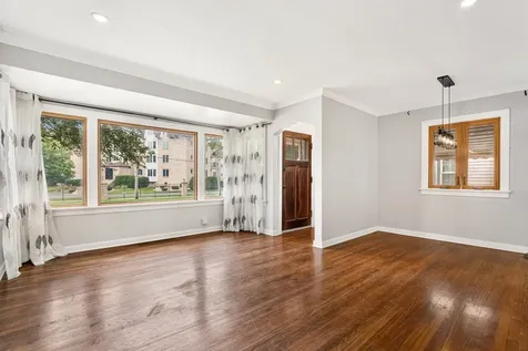 18538 Wentworth Avenue Lansing IL 60438