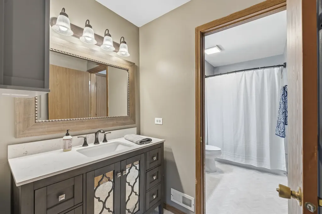 5 West Pheasant Trail Lake In The Hills IL 60156
