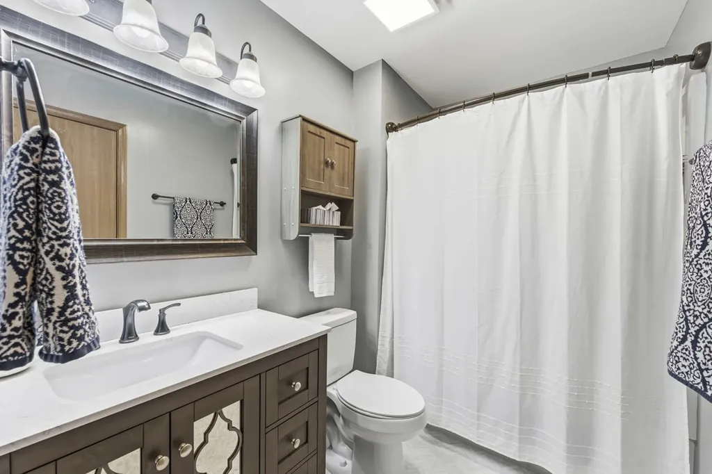 5 West Pheasant Trail Lake In The Hills IL 60156