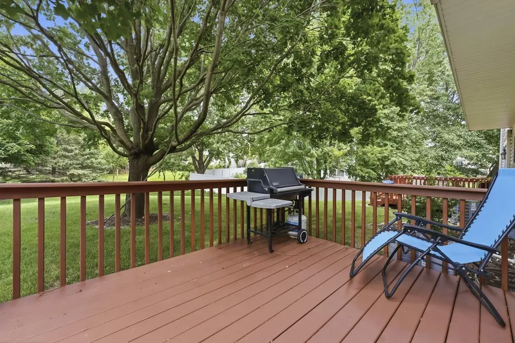 5 West Pheasant Trail Lake In The Hills IL 60156