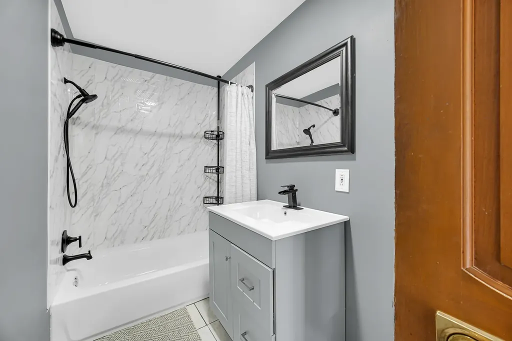 1819 North Mcvicker Avenue Chicago IL 60639