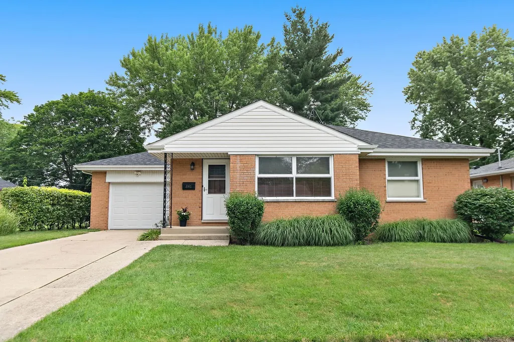 846 Sioux Drive Elgin IL 60120