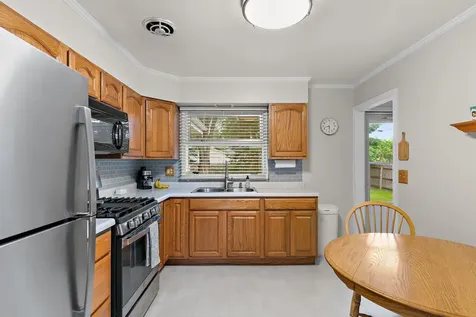 846 Sioux Drive Elgin IL 60120