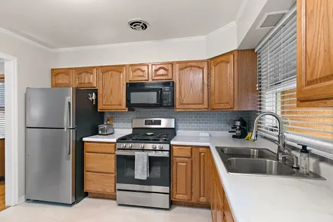 846 Sioux Drive Elgin IL 60120
