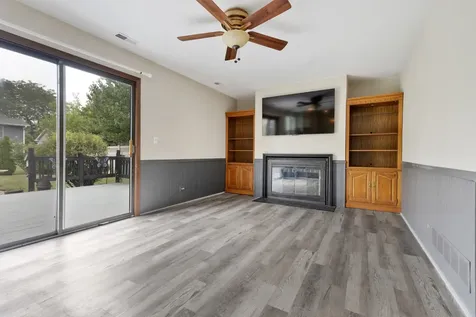 1842 Hawk Lane Elk Grove Village IL 60007