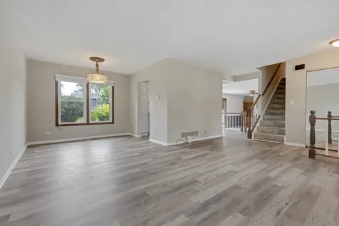 1842 Hawk Lane Elk Grove Village IL 60007