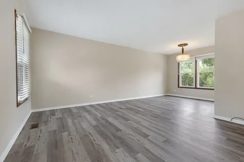 1842 Hawk Lane Elk Grove Village IL 60007