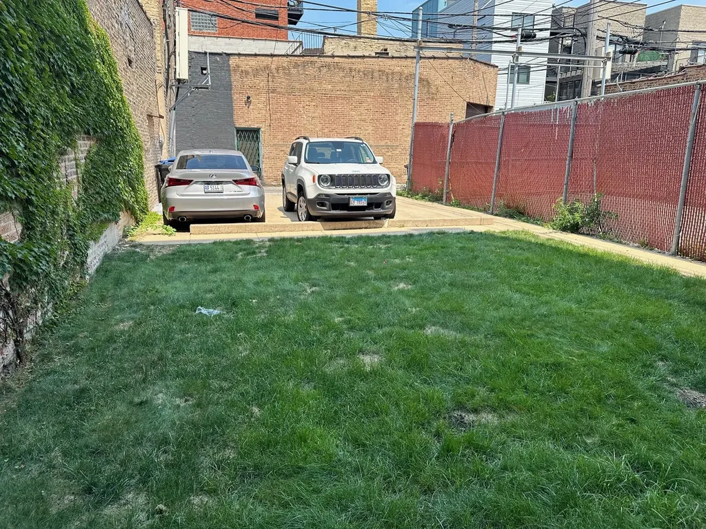 1552 West Fullerton Avenue Chicago IL 60614