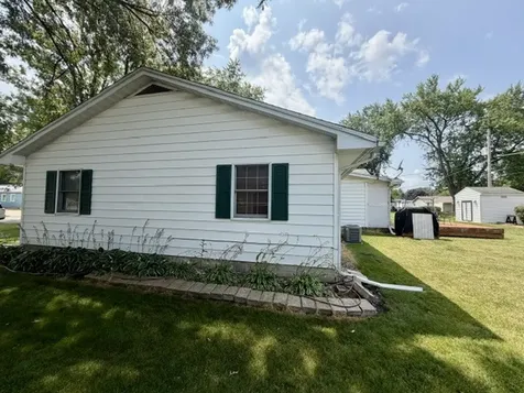 1404 Rolling Green Drive Mendota IL 61342