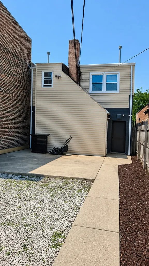 2441 North Laramie Avenue Chicago IL 60639