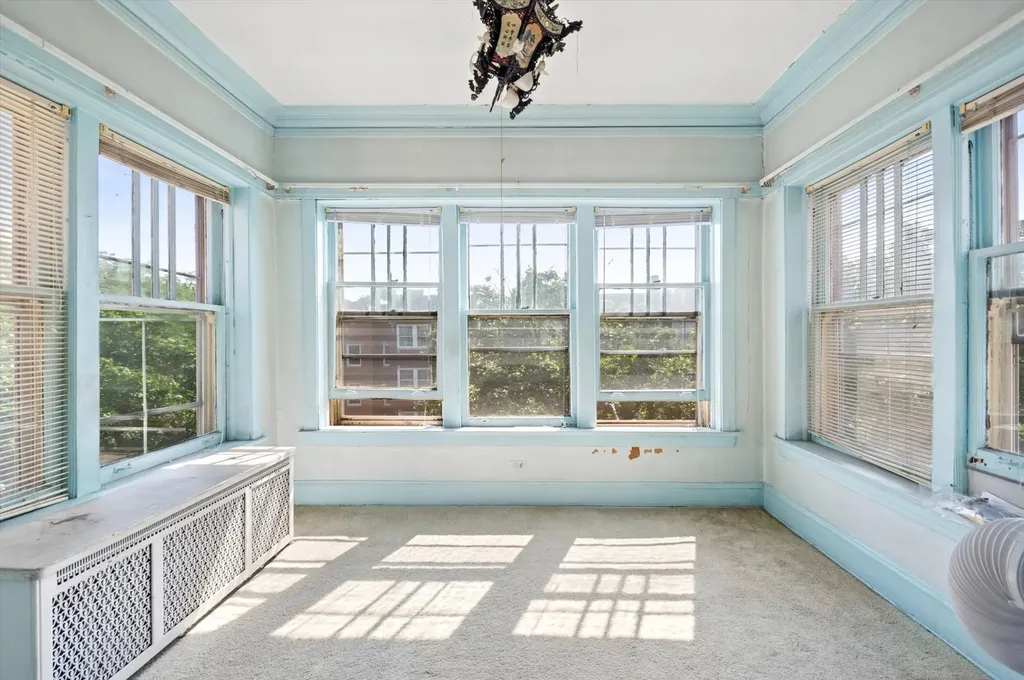 4924 North Saint Louis Avenue Chicago IL 60625
