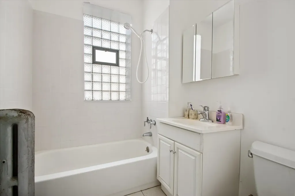 4924 North Saint Louis Avenue Chicago IL 60625