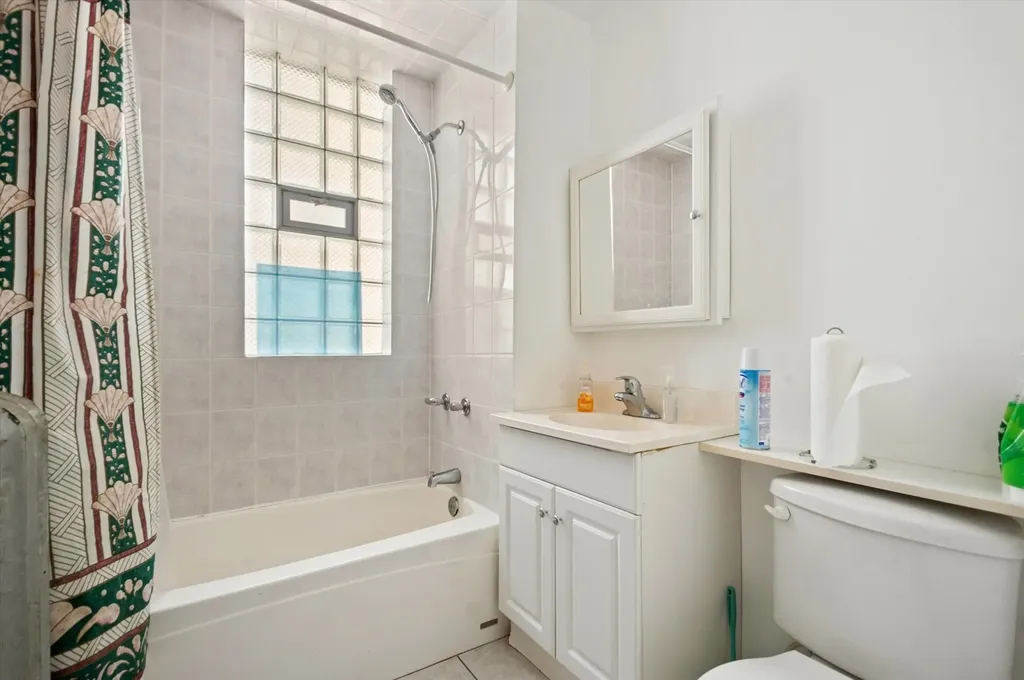 4924 North Saint Louis Avenue Chicago IL 60625