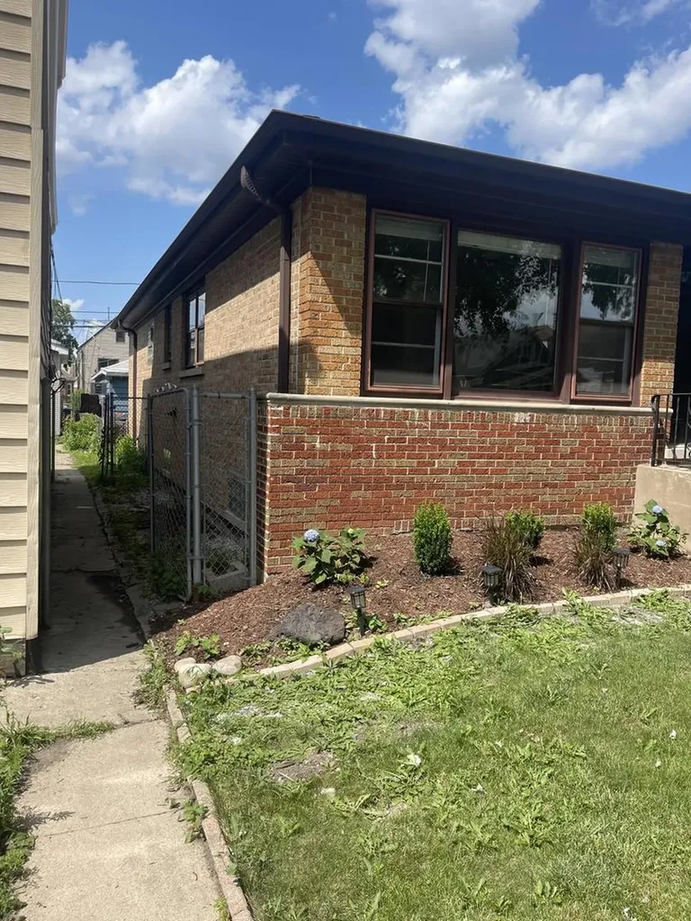 4840 West Gunnison Street Chicago IL 60630