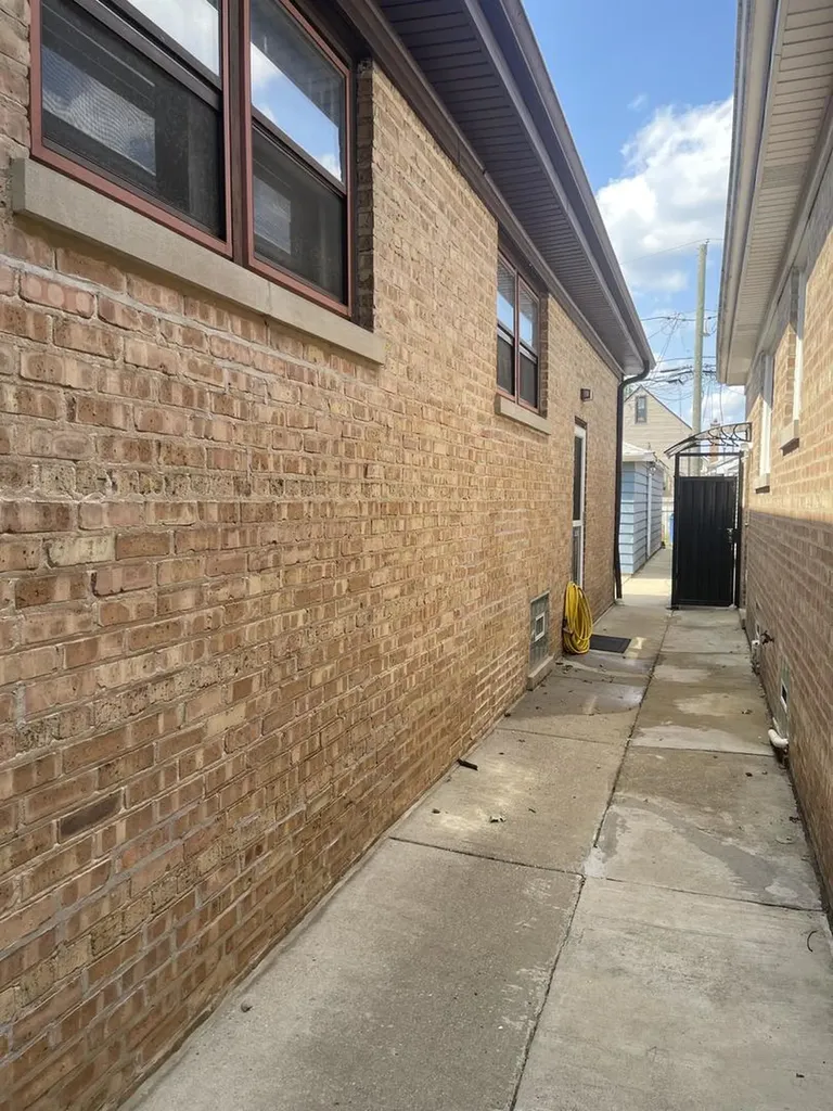 4840 West Gunnison Street Chicago IL 60630
