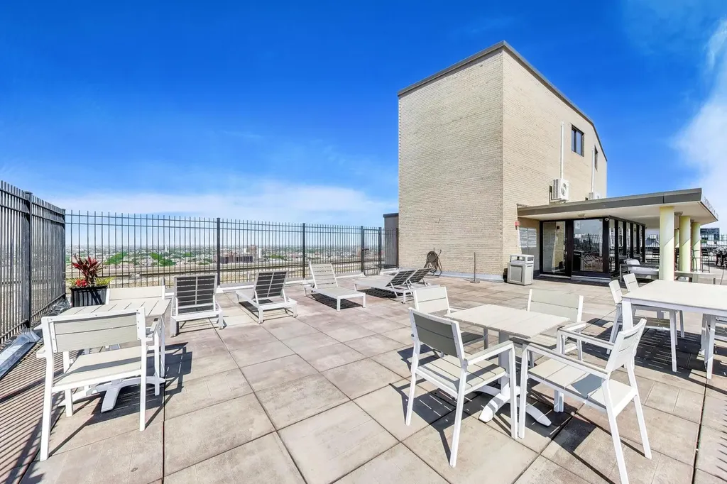 2930 North Sheridan Road Chicago IL 60657