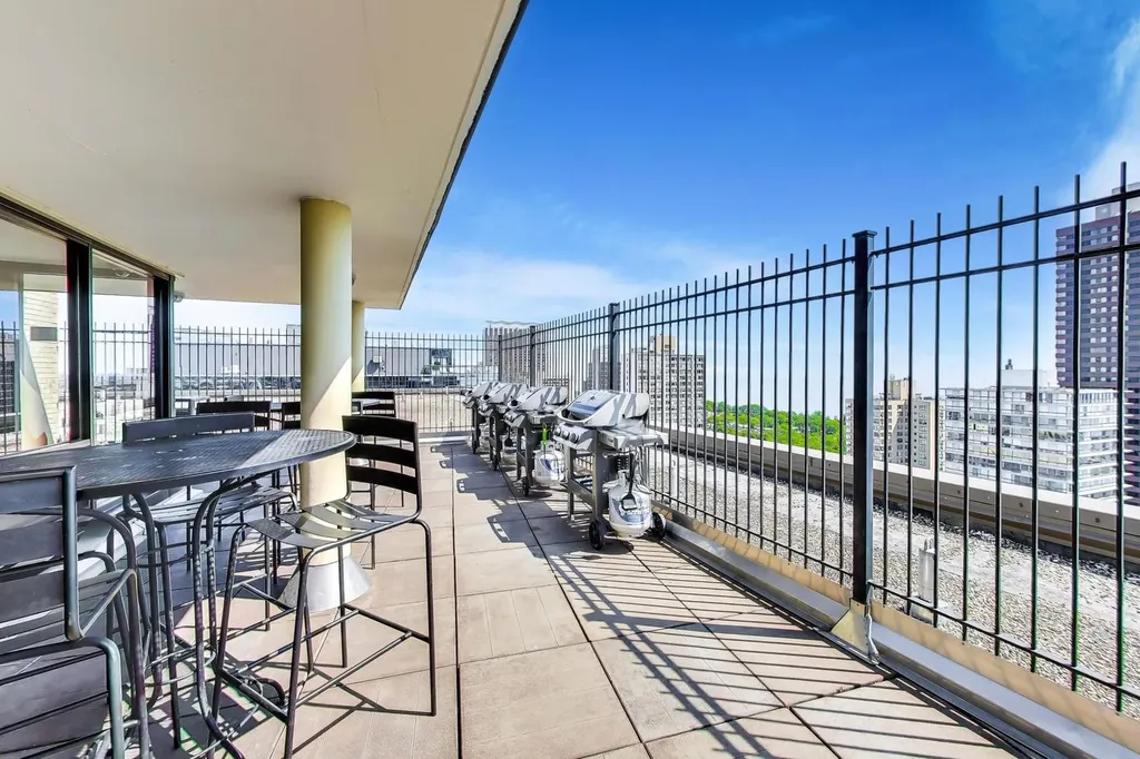 2930 North Sheridan Road Chicago IL 60657