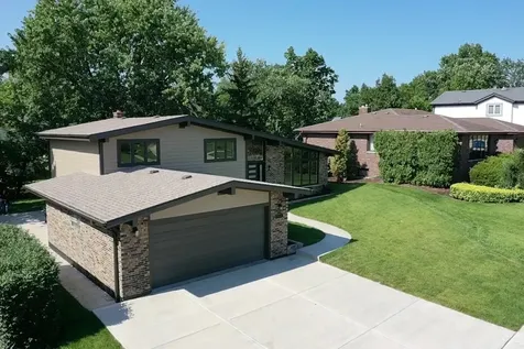 9039 Windsor Drive Palos Hills IL 60465