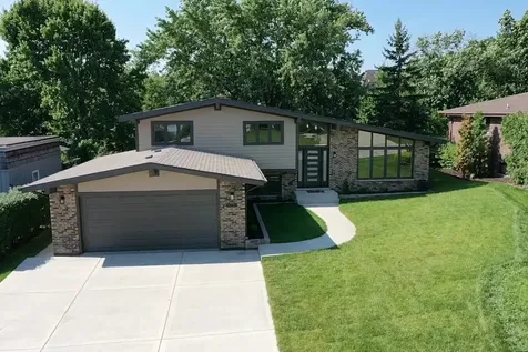 9039 Windsor Drive Palos Hills IL 60465