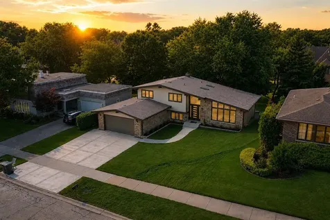9039 Windsor Drive Palos Hills IL 60465