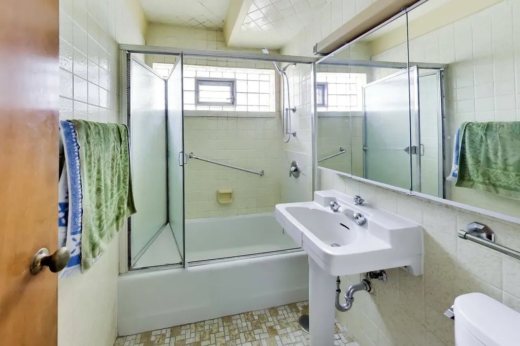 1122 West Lunt Avenue Chicago IL 60626