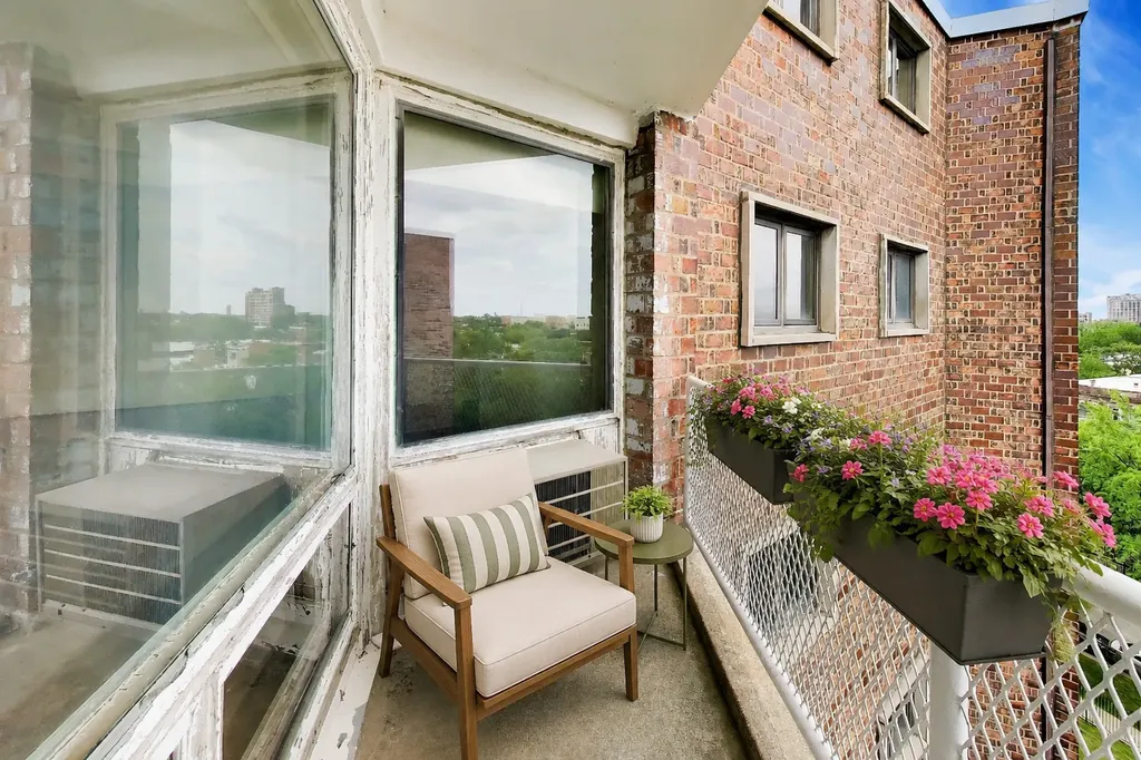 1122 West Lunt Avenue Chicago IL 60626