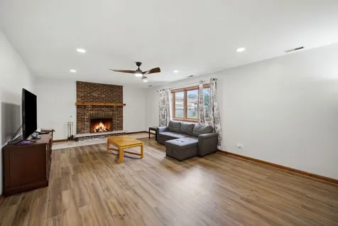 8612 Carriage Lane Tinley Park IL 60487