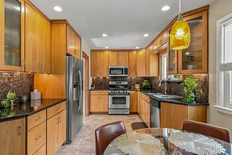 2625 24TH Street Rock Island IL 61201